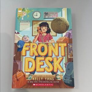 Kelly Yang Front Desk (Blue Cover) – Scholastic Paperback
